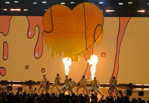 Así se vivió la presentación de BTS y Coldplay en los American Music Awards 2021