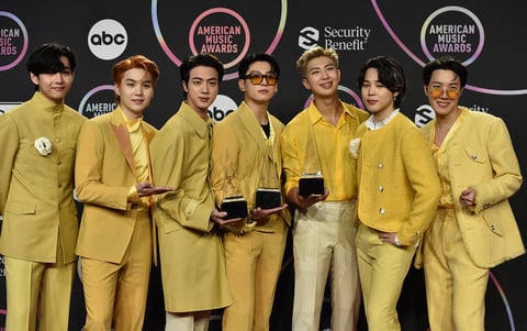 Así se vivió la presentación de BTS y Coldplay en los American Music Awards 2021