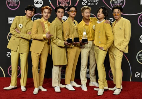 Así se vivió la presentación de BTS y Coldplay en los American Music Awards 2021