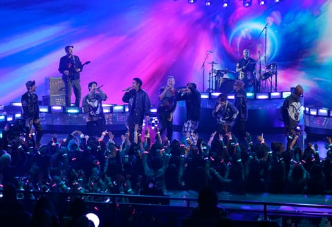 Así se vivió la presentación de BTS y Coldplay en los American Music Awards 2021
