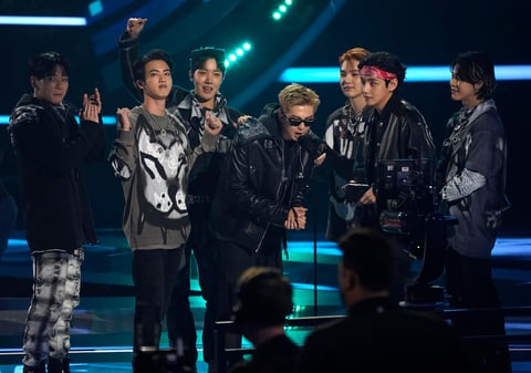 Así se vivió la presentación de BTS y Coldplay en los American Music Awards 2021