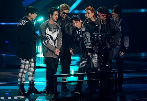 Así se vivió la presentación de BTS y Coldplay en los American Music Awards 2021