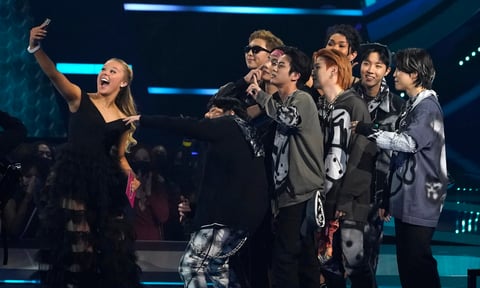 Así se vivió la presentación de BTS y Coldplay en los American Music Awards 2021