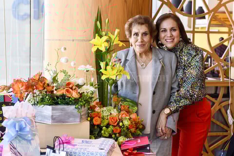 22112021 FELIZ CUMPLEAÑOS.  María y Susy Armas.