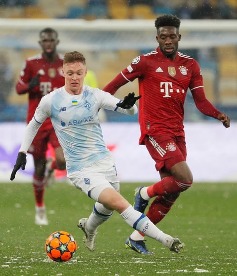 Robert Lewandowski abre camino al Bayern para triunfar ante el Dinamo