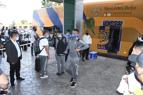 ¡Ya están aquí! Tigres llega a La Laguna para enfrentar a Santos