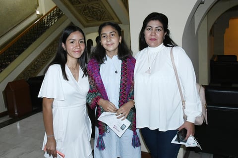 25112021 Carol Valdespino, Doria Flores y Diana Flores.