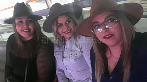 28112021 AMIGAS ESPECIALES.  Alejandra, Rosalinda y Karla.
