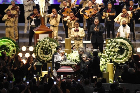 Así le dieron el último adiós a Vicente Fernández en la misa de cuerpo presente