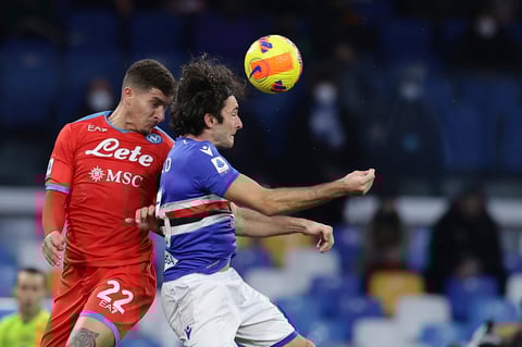 Fiorentina golea 5-2 al Napoli; Lozano expulsado