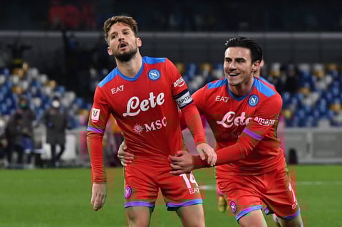 Fiorentina golea 5-2 al Napoli; Lozano expulsado