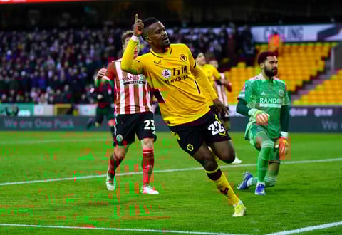 Raúl Jiménez y Adama Traoré alargan la escalada del Wolverhampton