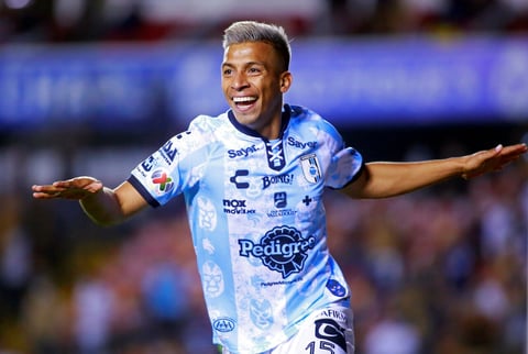 MEX2888. QUERÉTARO (MÉXICO), 14/01/2022.- El jugador Ángel Sepúlveda de Querétaro festeja una anotación ante Pumas hoy, durante un partido de la jornada 2 del Torneo Clausura del fútbol mexicano, en el estadio de la Corregidora en Querétaro (México). EFE/Víctor Cruz