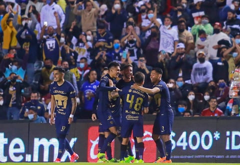 MEX2888. QUERÉTARO (MÉXICO), 14/01/2022.- Los jugadores de Pumas festejan una anotación ante Querétaro hoy, durante un partido de la jornada 2 del Torneo Clausura del fútbol mexicano, en el estadio de la Corregidora en Querétaro (México). EFE/Víctor Cruz