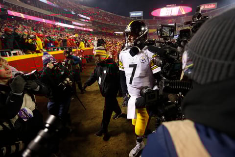 Chiefs clasifican con victoria sobre Steelers en despedida de Roethlisberger