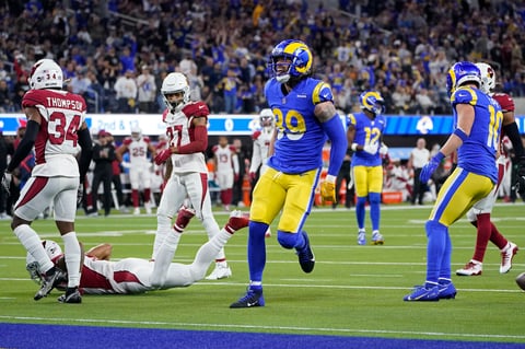 Odell Beckham Jr. y Cooper Kupp capturaron pases de touchdown para los Rams (13-5), campeones de la División Oeste de la Conferencia Nacional