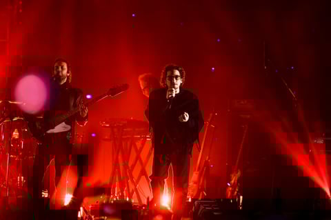 Cuando Zoé cantó Arrullo de estrellas, varios laguneros prendieron las lámparas de sus teléfonos móviles para ponerle un toque más romántico a la interpretación.