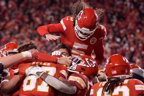 Kansas City Chiefs vencieron 42-36 a los Buffalo Bills en tiempo extra