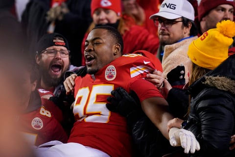 Kansas City Chiefs vencieron 42-36 a los Buffalo Bills en tiempo extra