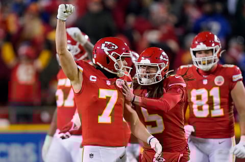 Kansas City Chiefs vencieron 42-36 a los Buffalo Bills en tiempo extra