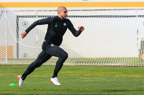 Entrenan en las canchas del Territorio Santos Modelo