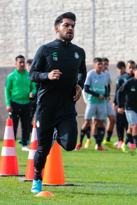 Entrenan en las canchas del Territorio Santos Modelo