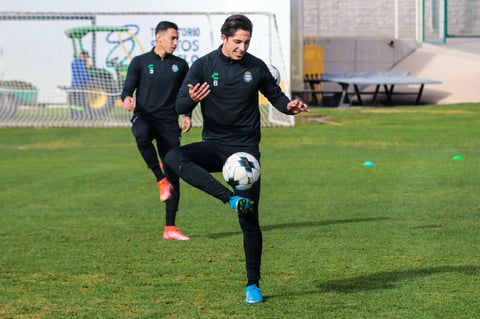 Entrenan en las canchas del Territorio Santos Modelo