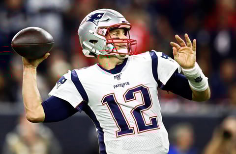 Houston (United States), 01/12/2019.- (FILE) - New England Patriots quarterback Tom Brady passes the ball in the first half of the NFL American Football game between New England Patriots and the Houston Texans in Houston, Texas, USA, 01 December 2019 (reissued 29 January 2022). Tom Brady announced on 01 February 2022 that he will be retiring from American Football. (Disturbios, Estados Unidos) EFE/EPA/LARRY W. SMITH *** Local Caption *** 55959841