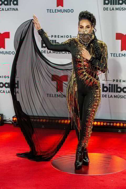 USA4609. SUNRISE (ESTADOS UNIDOS), 21/10/2020.- La cantante puertorriqueña Ivy Queen hoy a su llegada a la alfombra roja de los Premios Billboard de la Música Latina, en el BB&T Center de Sunrise, una ciudad del condado Broward y cercana a Miami, Florida (EE.UU). EFE/Giorgio Viera