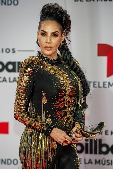 USA4609. SUNRISE (ESTADOS UNIDOS), 21/10/2020.- La cantante puertorriqueña Ivy Queen hoy a su llegada a la alfombra roja de los Premios Billboard de la Música Latina, en el BB&T Center de Sunrise, una ciudad del condado Broward y cercana a Miami, Florida (EE.UU). EFE/Giorgio Viera