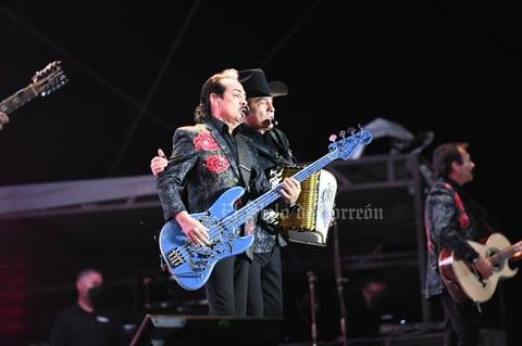 Los Tigres del Norte dieron su concierto número 22 en la ciudad la noche del viernes 4 de marzo