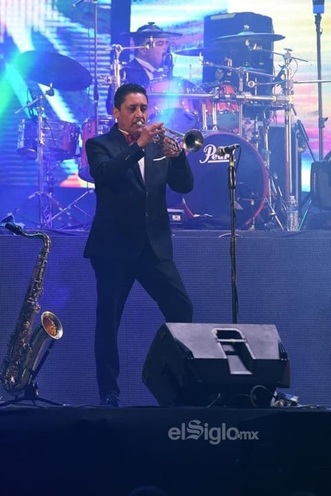 Laguneros gozan la cumbia con Tropicalísimo Apache
