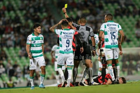 Santos Laguna golea a Xolos y se mete a zona de repesca