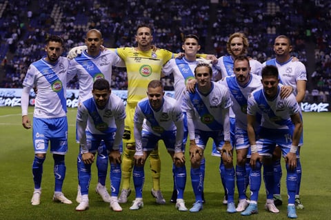 MEX8515. PUEBLA (MÉXICO), 18/03/2022.- Los jugadores de Puebla posan durante un partido ante Santos correspondiente a la jornada 11 del torneo Clausura 2022 del fútbol profesional mexicano, disputado en el Estadio Cuauhtémoc, en Puebla (México). EFE/ Hilda Ríos
