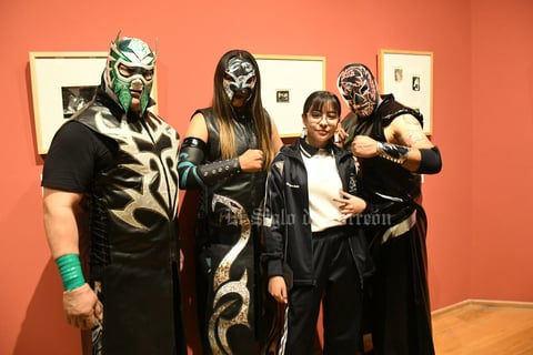 Imágenes plasman la lucha libre mexicana en Museo Arocena