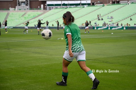 Paulina Peña #44, Media, Santos