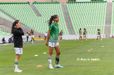 Yessenia Novella #60, Media, Santos