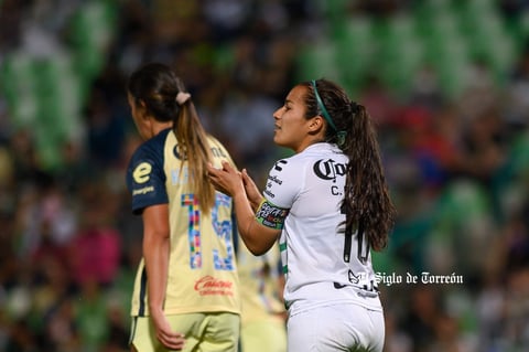 Cinthya Peraza #10, Media, Santos