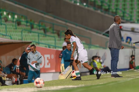 Paulina Peña #44, Media, Santos