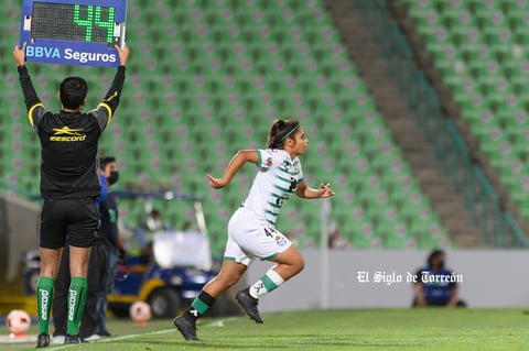 Paulina Peña #44, Media, Santos