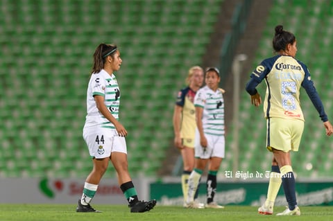 Paulina Peña #44, Media, Santos