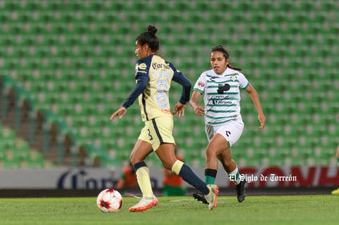 Paulina Peña #44, Media, Santos