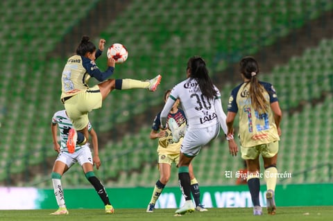 Betzy Cuevas #8, Media, America