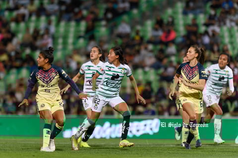 Olga Trasviña #22, Media, Santos