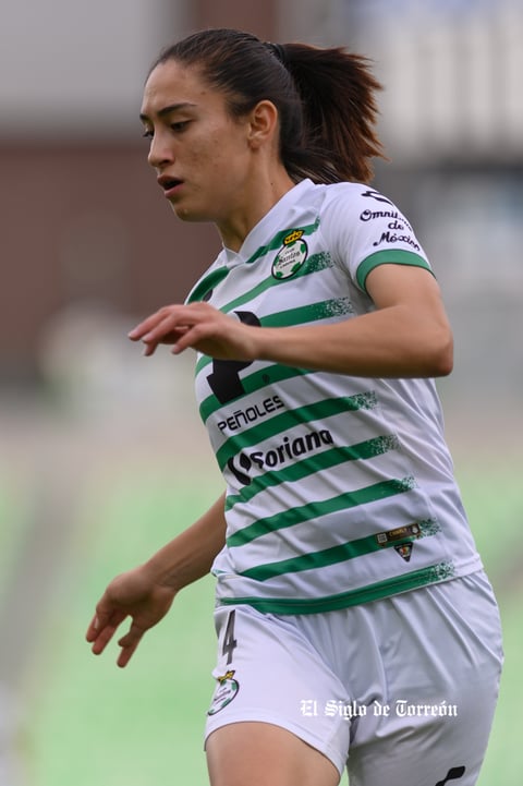 Lourdes De León #4, Defensa, Santos