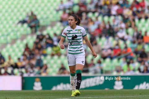 Lourdes De León #4, Defensa, Santos