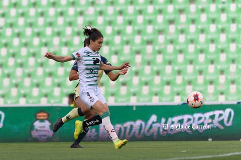 Lourdes De León #4, Defensa, Santos