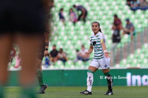 Cinthya Peraza #10, Media, Santos