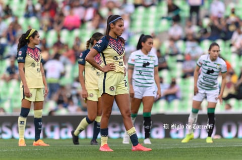Karen Luna #26, Defensa, America