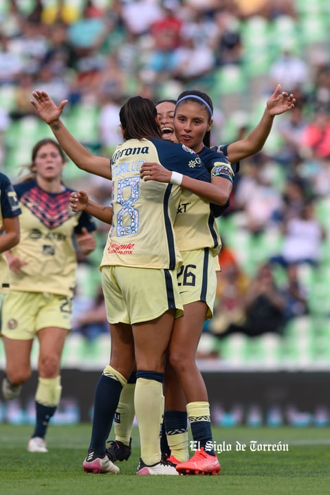 Karen Luna #26, Defensa, America